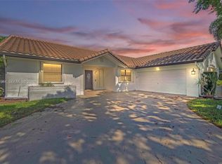 5621 Carriage Ln, Davie, FL 33331