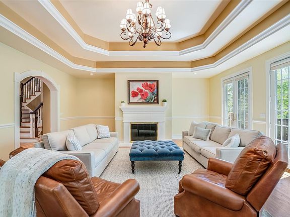 2nd image of 19 Briarbrook Trl