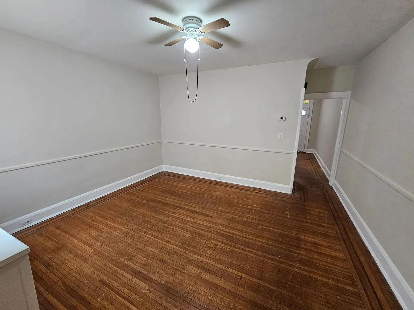 2 Bedroom 1 Bathroom in Belair-Edison — Photo 3