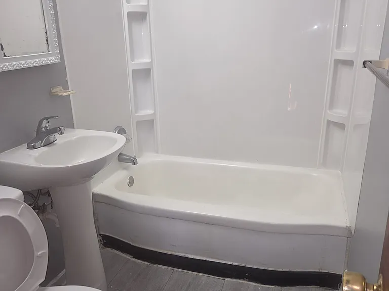 4407 Longwood Ave — Photo 16