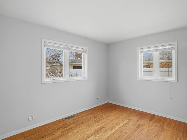8912 Windsor Ln — Photo 12
