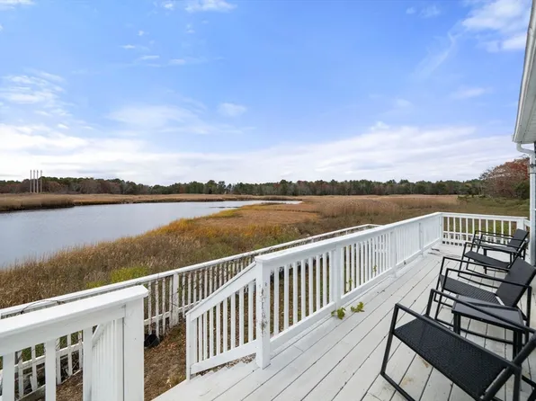 156 Sandwich Rd, Wareham, MA 02571