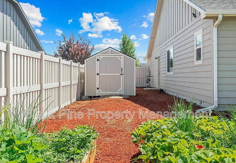 644 Stanley Lake St — Photo 34