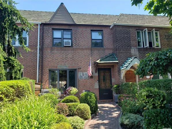 61-21 77th Street, Middle Village, NY 11379