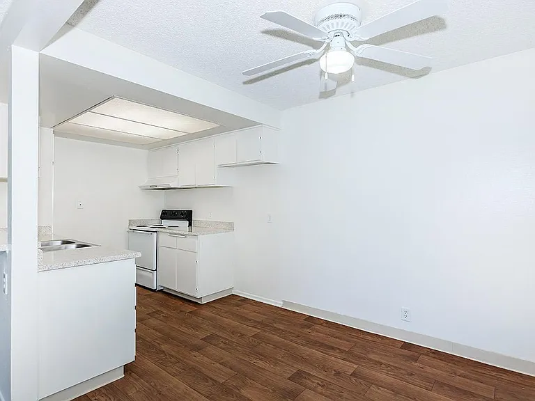 Monte Verde Apartment Homes — Photo 43