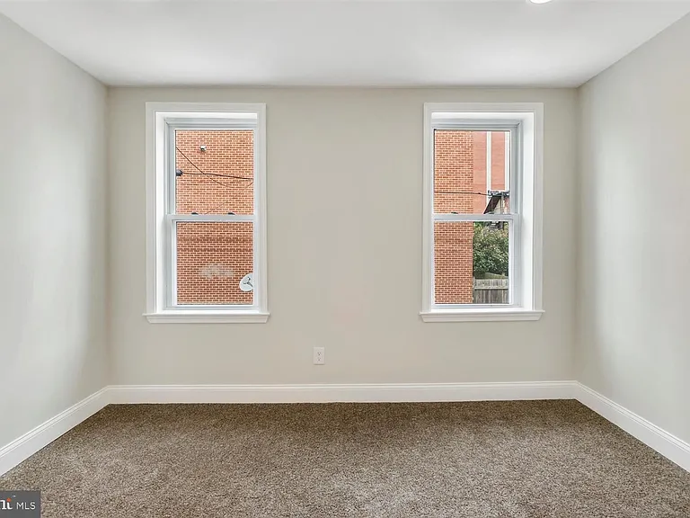 1013 S Baylis St — Photo 32