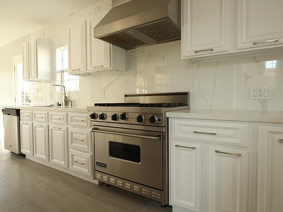 4th image of 832 Rose Ave