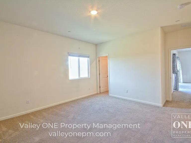 933 Tipton Ln — Photo 33