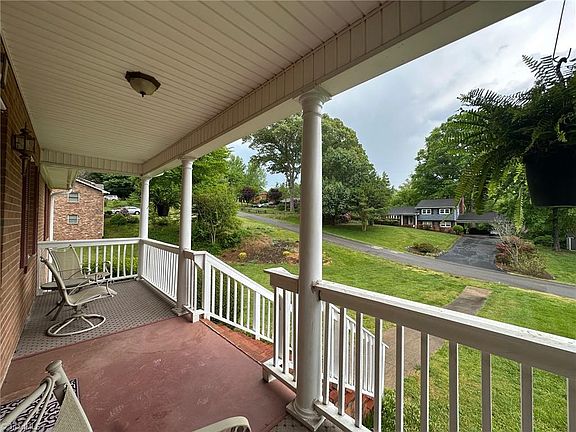 5th image of 156 Greenwood Ave