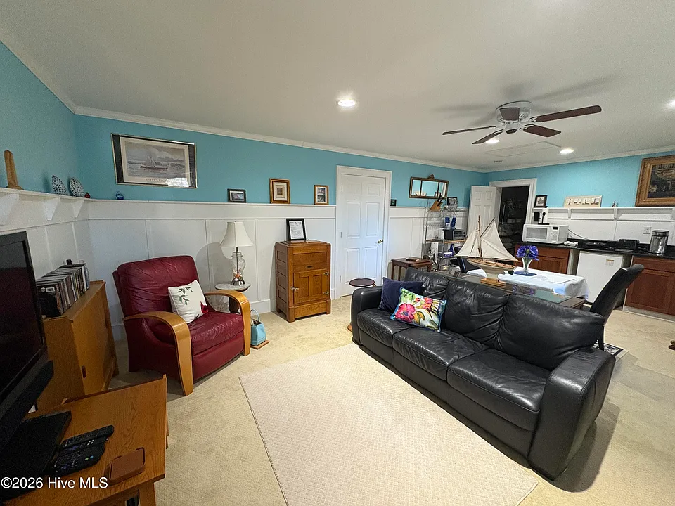 1004A Kings Way