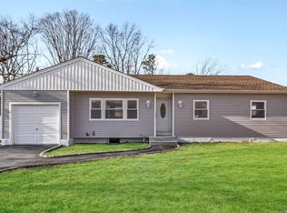 15 Prospect St, Central Islip, NY 11722