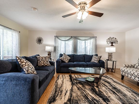 4th image of 312 Saint George Dr