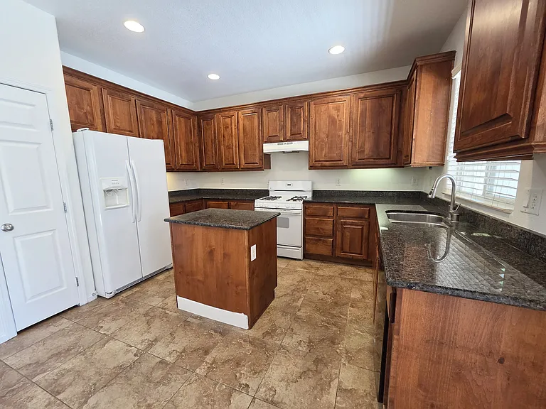 5516 Grey Pointe St — Photo 11