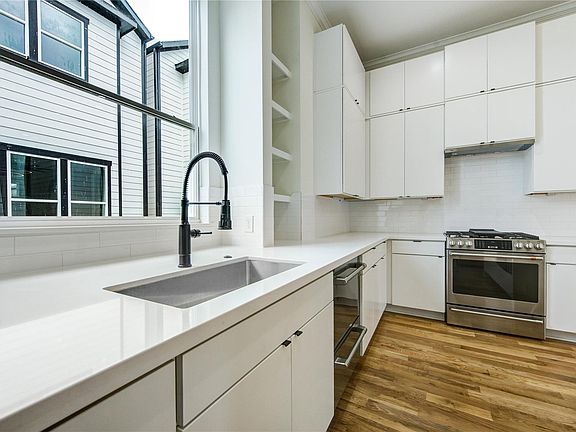 5th image of 1518 Winter St