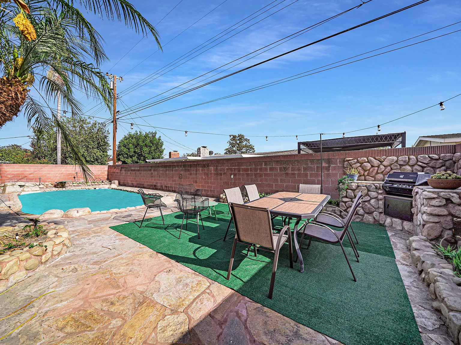 4 bed, 1515 sqft, $8,500 — Photo 1