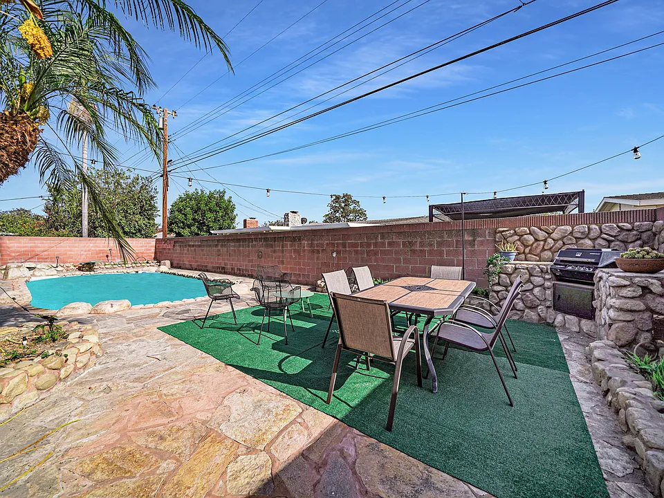 1306 W Baker Ave