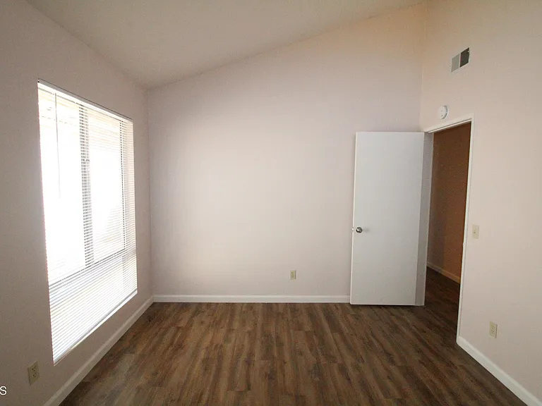 936 Belmont Ave — Photo 52