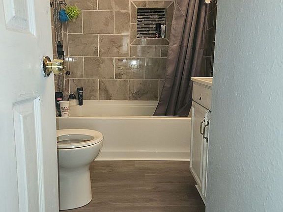 3rd image of 7122 Walrond Ave