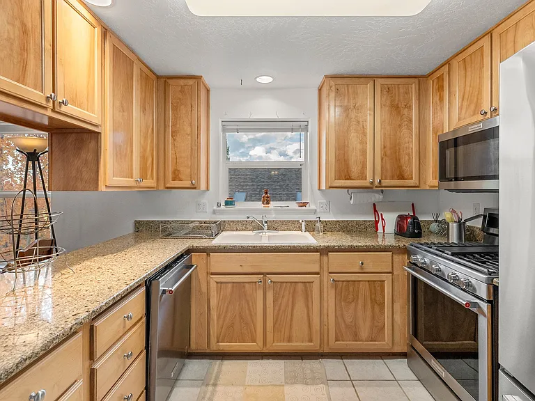 3810 Colony Oaks Dr — Photo 15