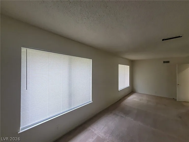 4760 Woodridge Rd — Photo 50