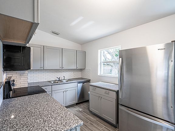 4th image of 2921 French Ave
