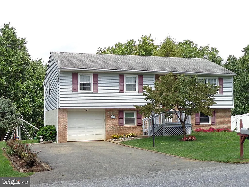 623 William Penn Blvd photo 1