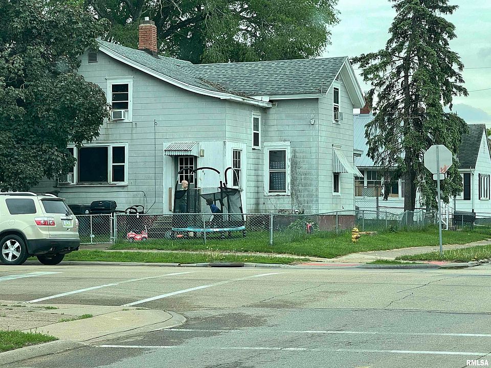 2nd image of 447 2nd Ave S