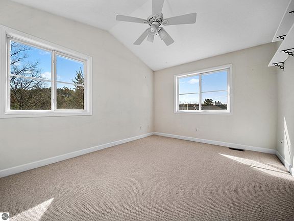 3rd image of 4125 Sherwood Forest Dr