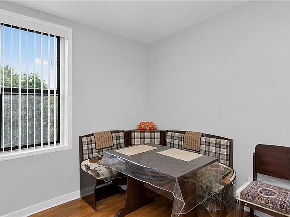 4th image of 830 Howard Ave APT 4H