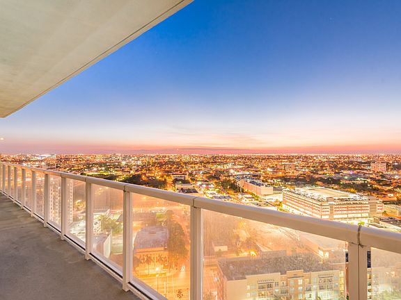 3rd image of 1900 N Bayshore Dr APT 2818