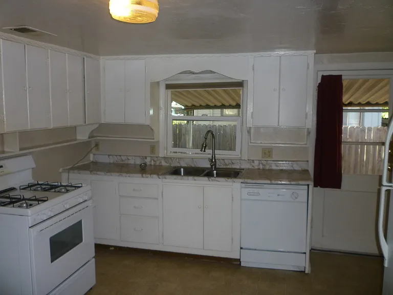 436 Maple St — Photo 3