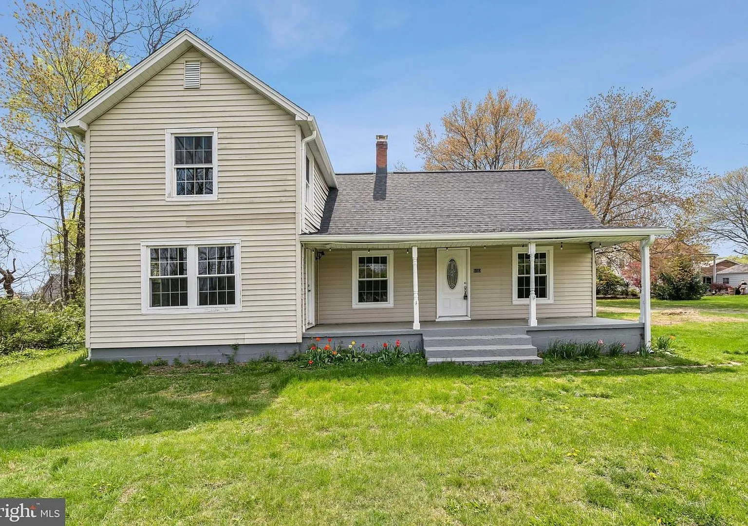 Experience the perfect blend of peaceful country charm and modern comfort in this beautifully ref... — Photo 1