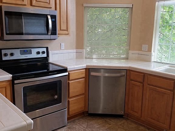 BRAND new Appliances! ALL NEW! Stainless!