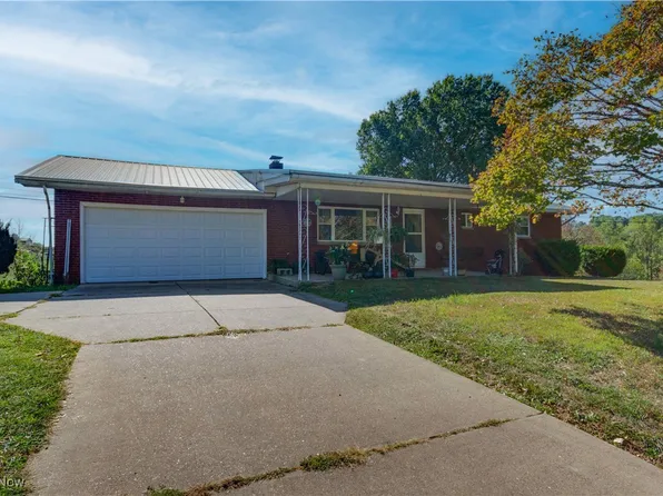 1701 New England Ridge Rd, Washington, WV 26181