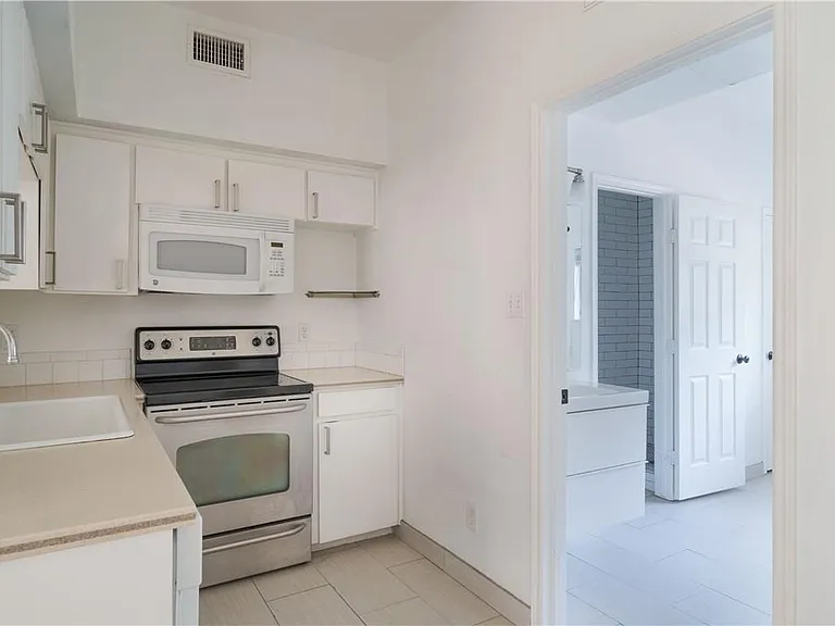 2605 Enfield Rd #110 — Photo 11