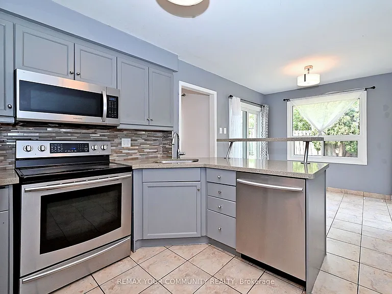 35 Dakin Dr — Photo 4