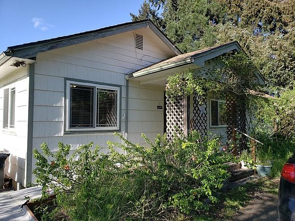2nd image of 405 NW Lewisburg Ave