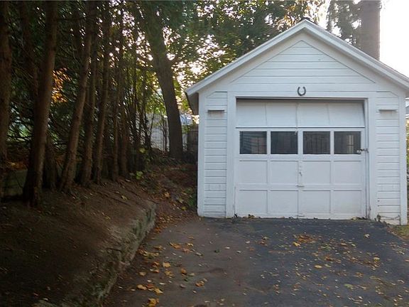 3rd image of 134 Wolcott Ave