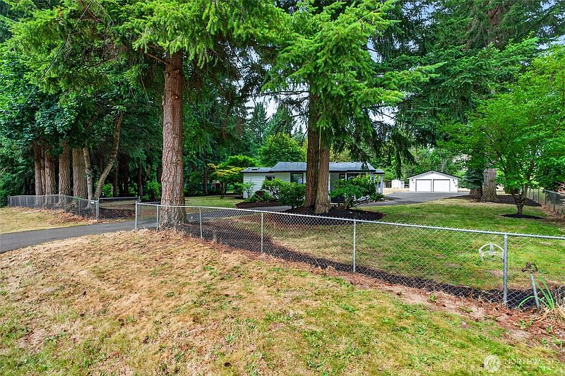 3rd image of 15917 Agate Street SE
