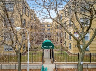 3912-28 N. Pine Grove, Chicago, IL 60613
