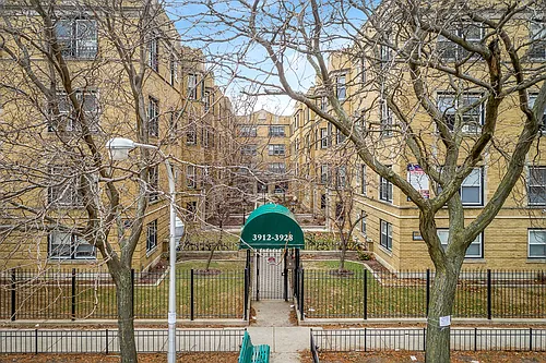 3912-28 N. Pine Grove Photo 1