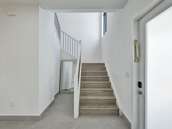 5th image of 10395 SW 57th Court