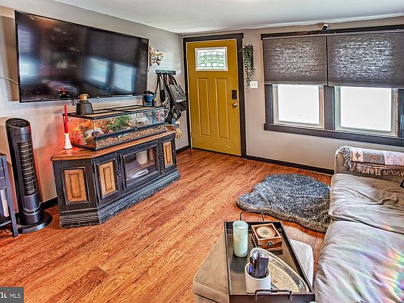 3rd image of 103 Dunn Ln