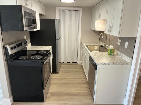 5904 Gateway Industrial Dr APT 8, Belleville, IL 62223