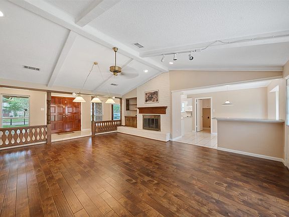 3rd image of 706 Enchanted River Dr