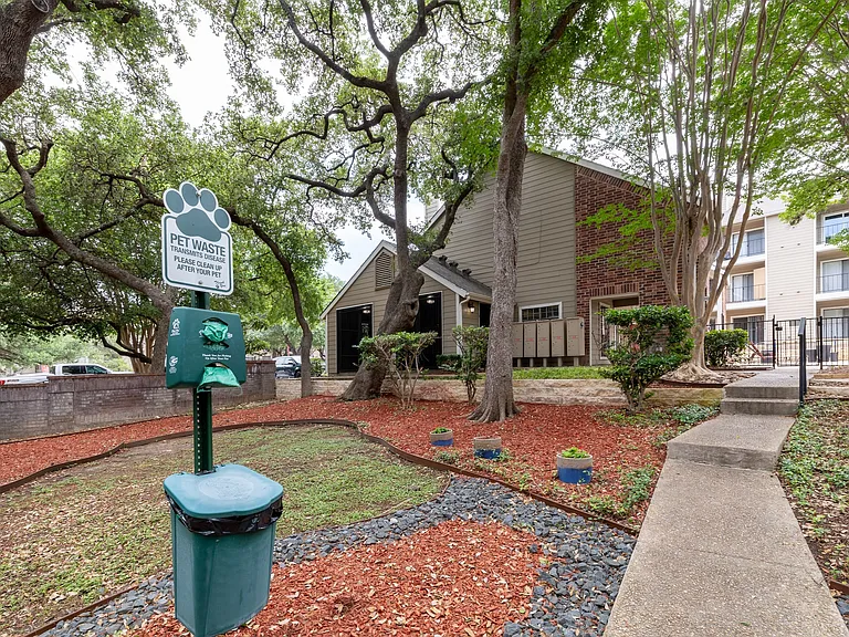 Sutton House Apartments — Photo 9