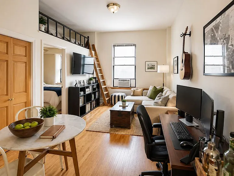 67 W 73rd St #2B — Photo 1