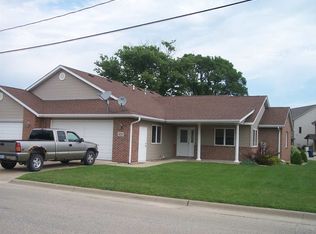 211 Kosciusko St, Guttenberg, IA 52052
