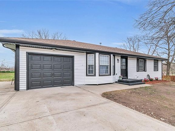 2nd image of 800 Brewster Ln