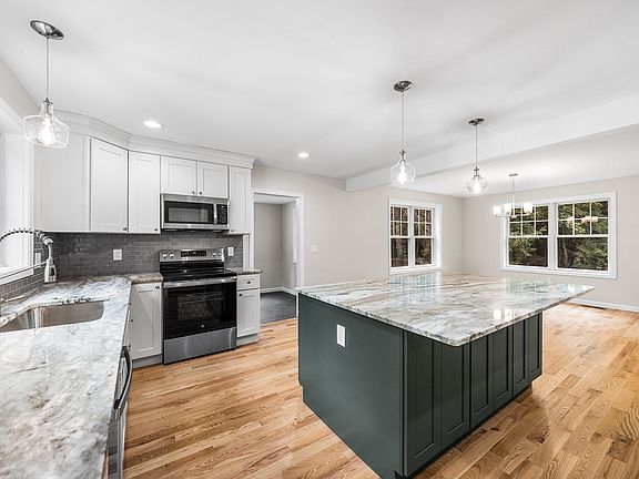 4th image of 939 Monson Rd
